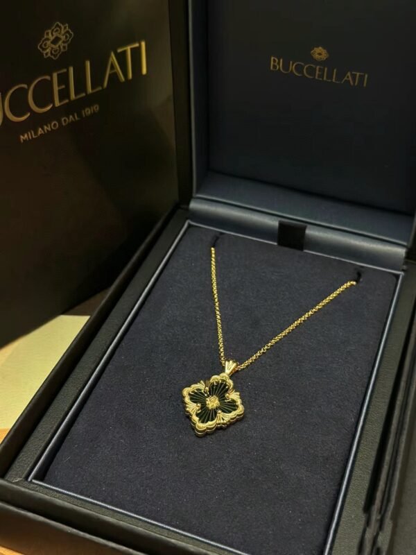 BUCCELLATI. OPERA TULLE PENDANT IN YELLOW GOLD WITH BLUE ENAMEL