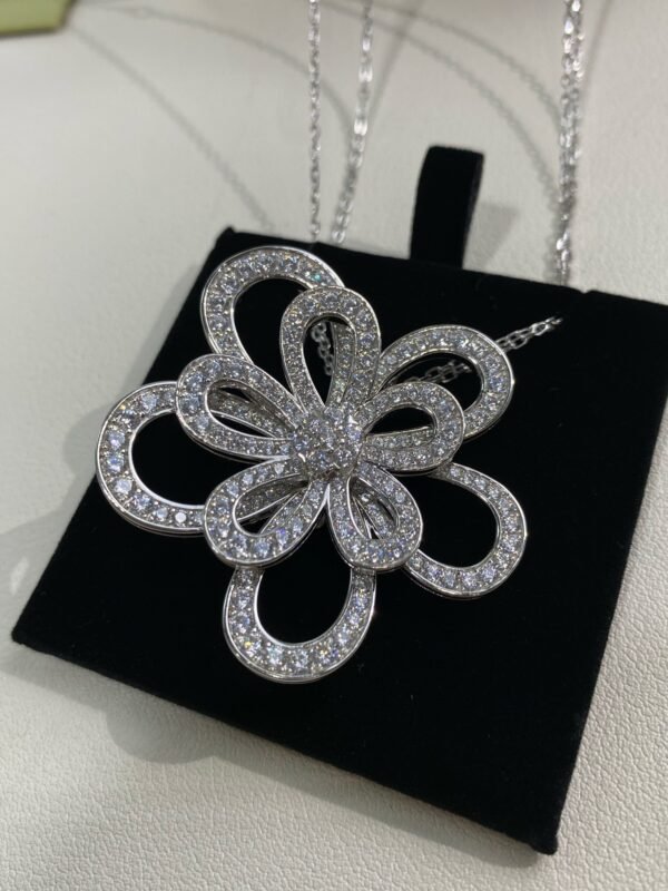 Van Cleef & Arpels. Flowerlace clip and pendant