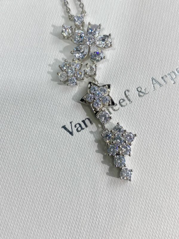 Van Cleef & Arpels. Folie des Prés pendant