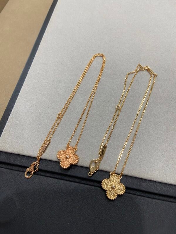 Van Cleef & Arpels. Vintage Alhambra pendant