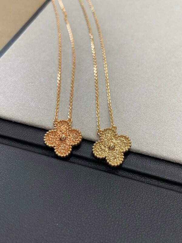 Van Cleef & Arpels. Vintage Alhambra pendant