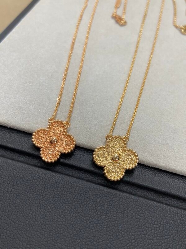 Van Cleef & Arpels. Vintage Alhambra pendant