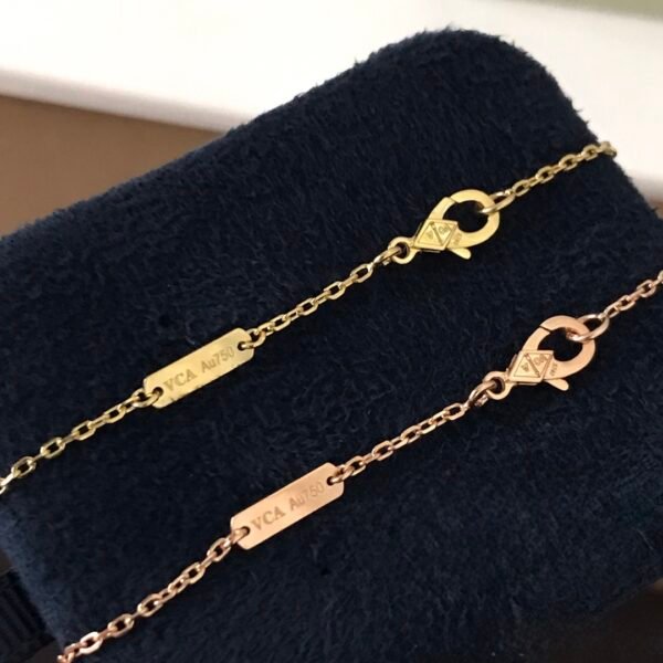 Van Cleef & Arpels. Vintage Alhambra pendant (Malachite)