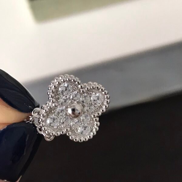 Van Cleef & Arpels. Vintage Alhambra pendant (Diamond)