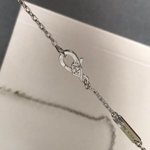 Van Cleef & Arpels. Vintage Alhambra pendant (Diamond)