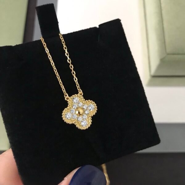 微信图片_20260103154603_161_4 Van Cleef & Arpels. Vintage Alhambra pendant (Diamond)