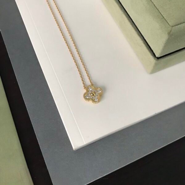 微信图片_20260103154645_165_4 Van Cleef & Arpels. Vintage Alhambra pendant (Diamond)
