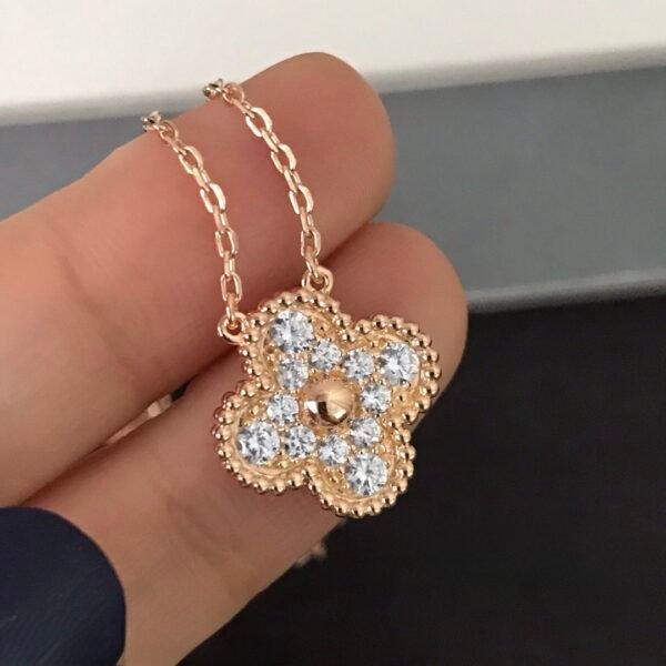 Van Cleef & Arpels. Vintage Alhambra pendant (Diamond)