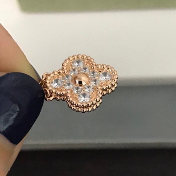 Van Cleef & Arpels. Vintage Alhambra pendant (Diamond)