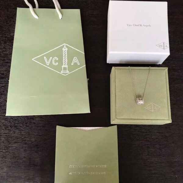 Van Cleef & Arpels. Perlée clovers pendant (White Gold)