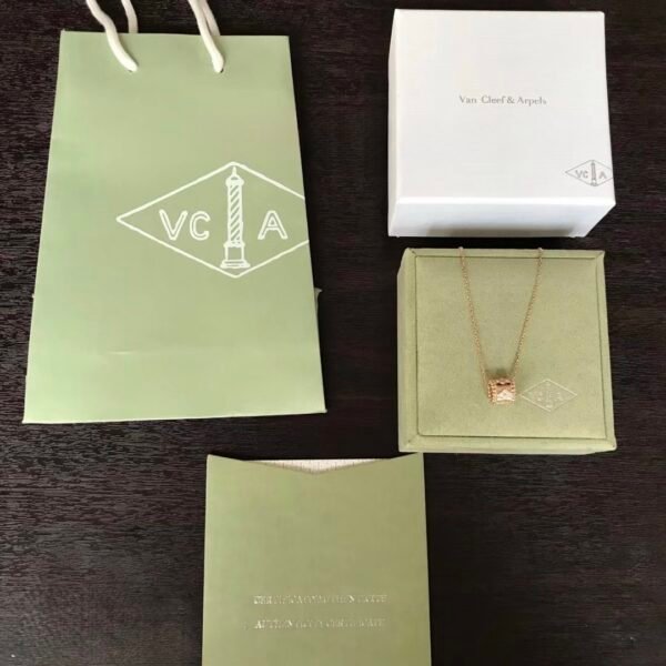 Van Cleef & Arpels. Perlée clovers pendant (Rose Gold)