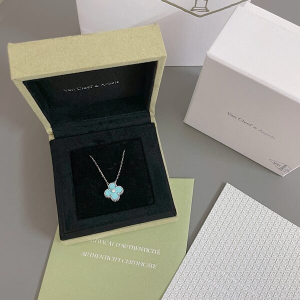 微信图片_20260107212208_219_4 Van Cleef & Arpels. Vintage Alhambra Diamond Two Tone Holiday Pendant 2022