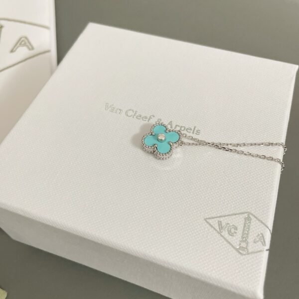 微信图片_20260107212215_222_4 Van Cleef & Arpels. Vintage Alhambra Diamond Two Tone Holiday Pendant 2022