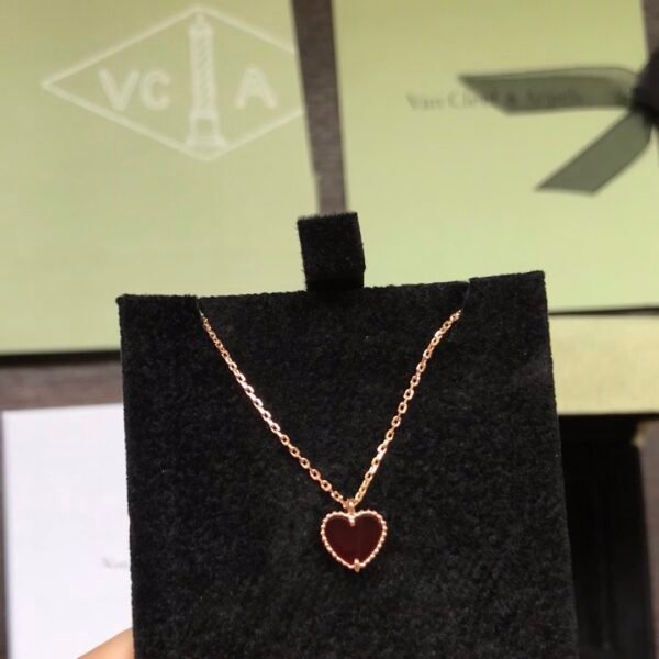 Van Cleef & Arpels. Sweet Hearts pendant