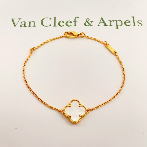 Van Cleef & Arpels. Sweet Alhambra bracelet