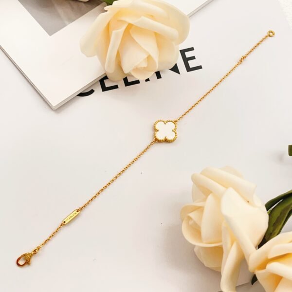 Van Cleef & Arpels. Sweet Alhambra bracelet