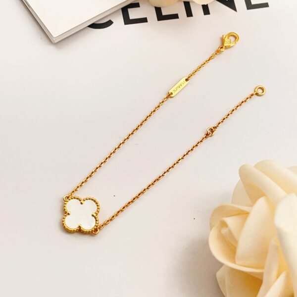 Van Cleef & Arpels. Sweet Alhambra bracelet