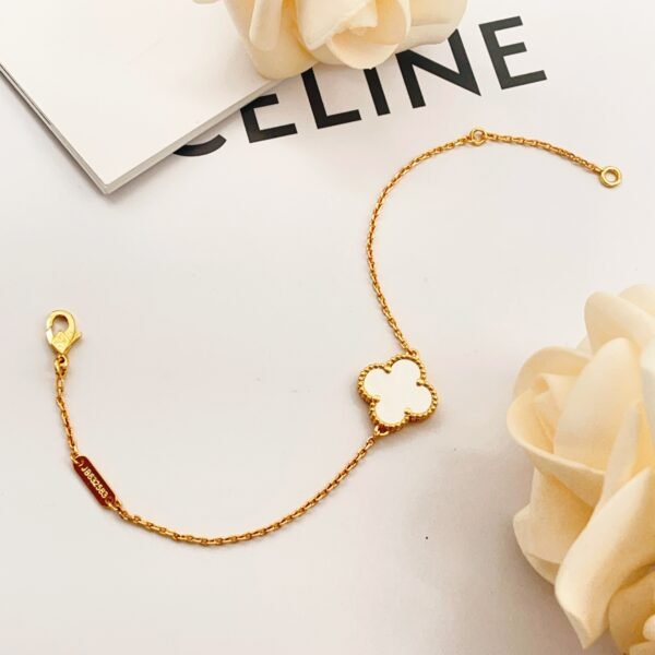 Van Cleef & Arpels. Sweet Alhambra bracelet