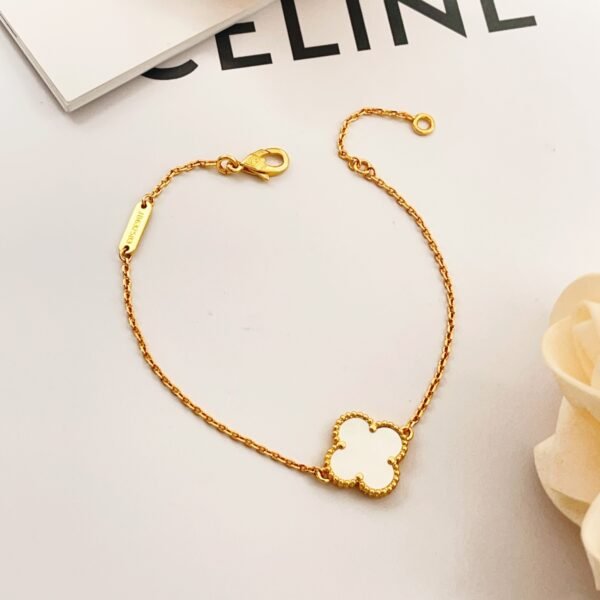 Van Cleef & Arpels. Sweet Alhambra bracelet