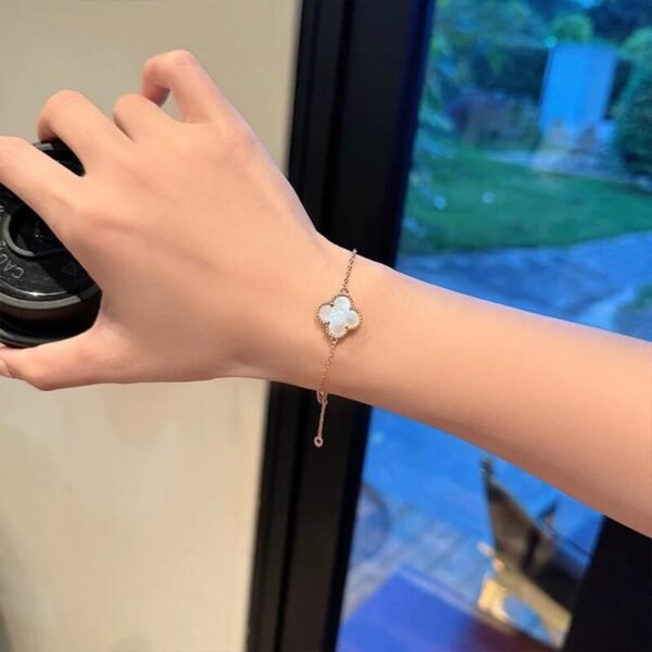 Van Cleef & Arpels. Sweet Alhambra bracelet