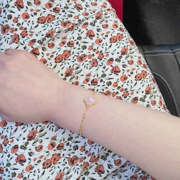 Van Cleef & Arpels. Sweet Alhambra bracelet
