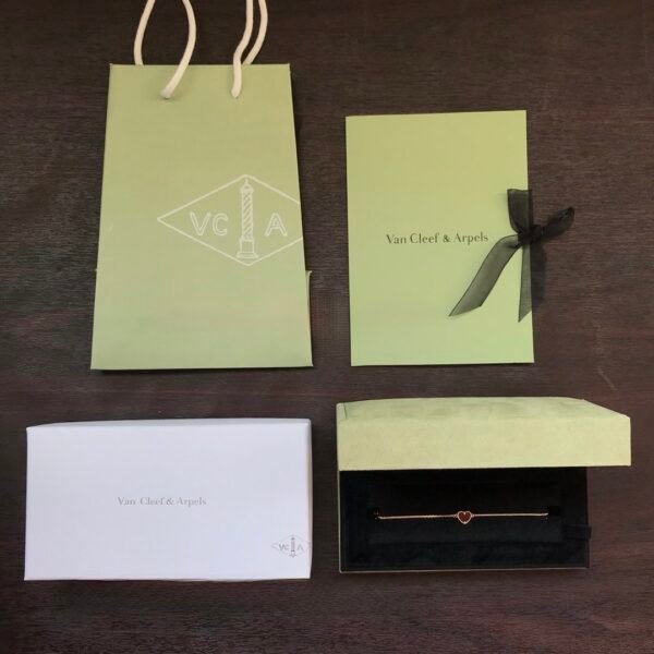 Van Cleef & Arpels. Sweet Hearts bracelet