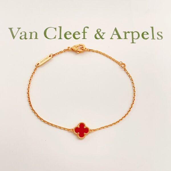 Van Cleef & Arpels. Sweet Alhambra bracelet