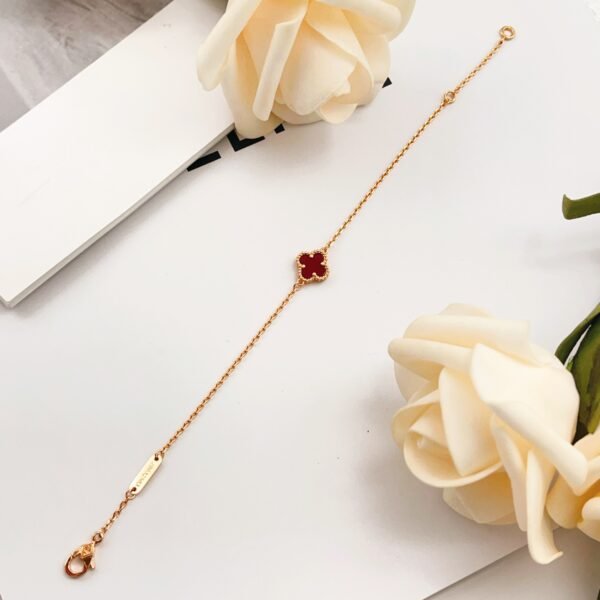 Van Cleef & Arpels. Sweet Alhambra bracelet