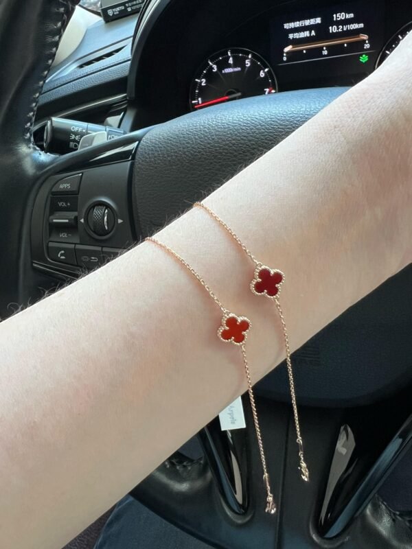 Van Cleef & Arpels. Sweet Alhambra bracelet
