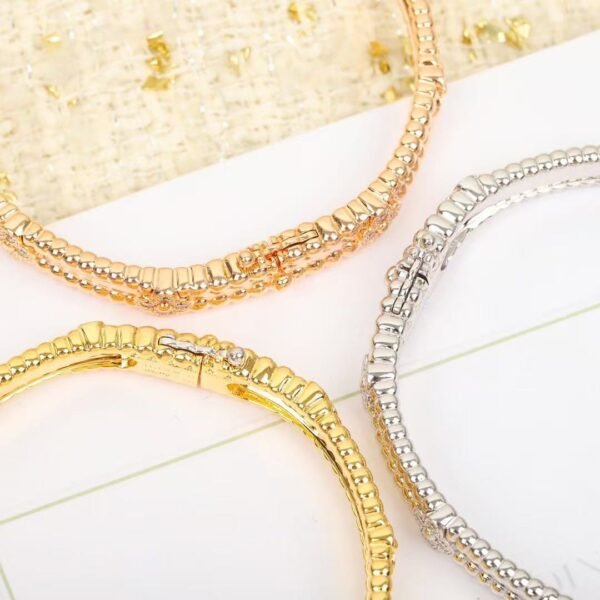 Van Cleef & Arpels. Perlée sweet clovers bracelet, medium model