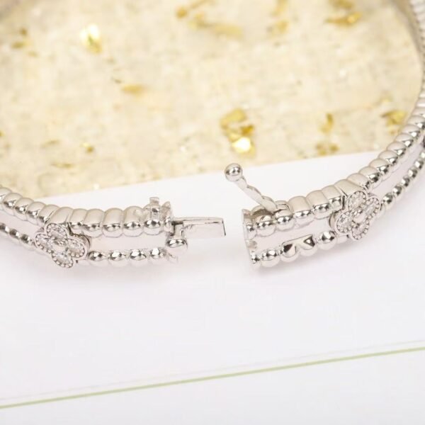 Van Cleef & Arpels. Perlée sweet clovers bracelet, medium model