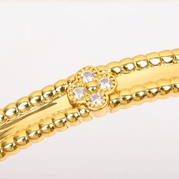 Van Cleef & Arpels. Perlée sweet clovers bracelet, medium model