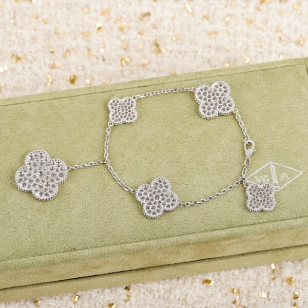 Van Cleef & Arpels. Magic Alhambra bracelet, 5 motifs