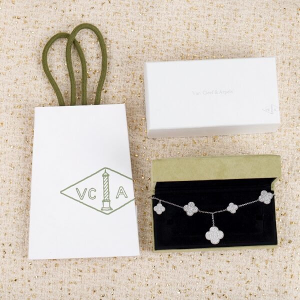 Van Cleef & Arpels. Magic Alhambra bracelet, 5 motifs