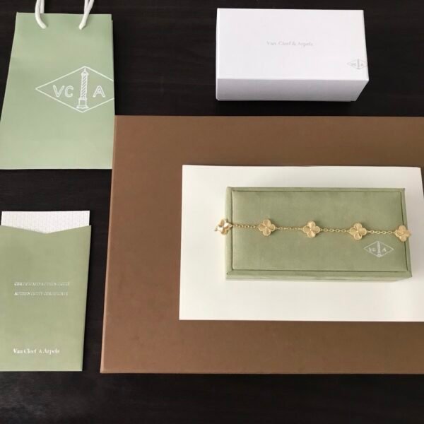 微信图片_20260114225508_353_4 Van Cleef & Arpels. Vintage Alhambra bracelet, 5 motifs