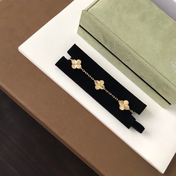 微信图片_20260114225509_354_4 Van Cleef & Arpels. Vintage Alhambra bracelet, 5 motifs