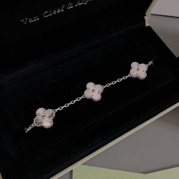 微信图片_20260116155736_382_4 Van Cleef & Arpels. Vintage Alhambra bracelet, 5 motifs