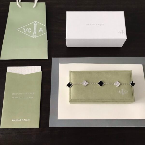 微信图片_20260116200549_398_4 Van Cleef & Arpels. Vintage Alhambra bracelet, 5 motifs