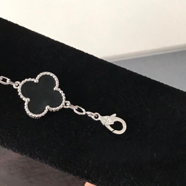 微信图片_20260116200556_403_4 Van Cleef & Arpels. Vintage Alhambra bracelet, 5 motifs