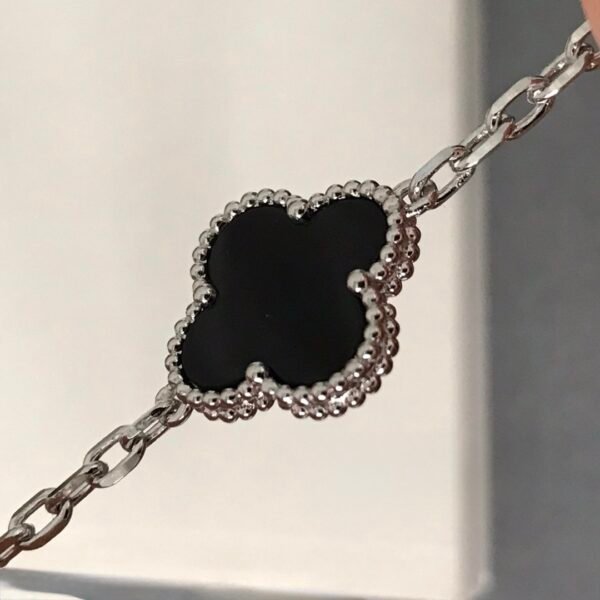 微信图片_20260116200600_405_4 Van Cleef & Arpels. Vintage Alhambra bracelet, 5 motifs