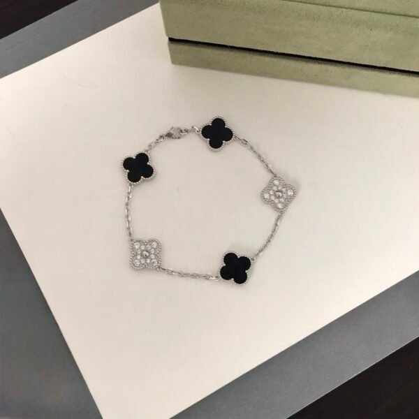 微信图片_20260116200601_406_4 Van Cleef & Arpels. Vintage Alhambra bracelet, 5 motifs