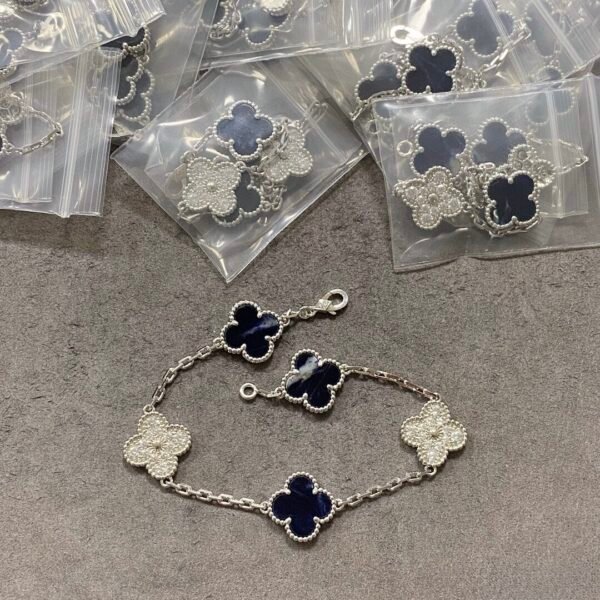 微信图片_20260118150630_456_4 Van Cleef & Arpels. Holiday Limited Edition 2023, 5 motifs