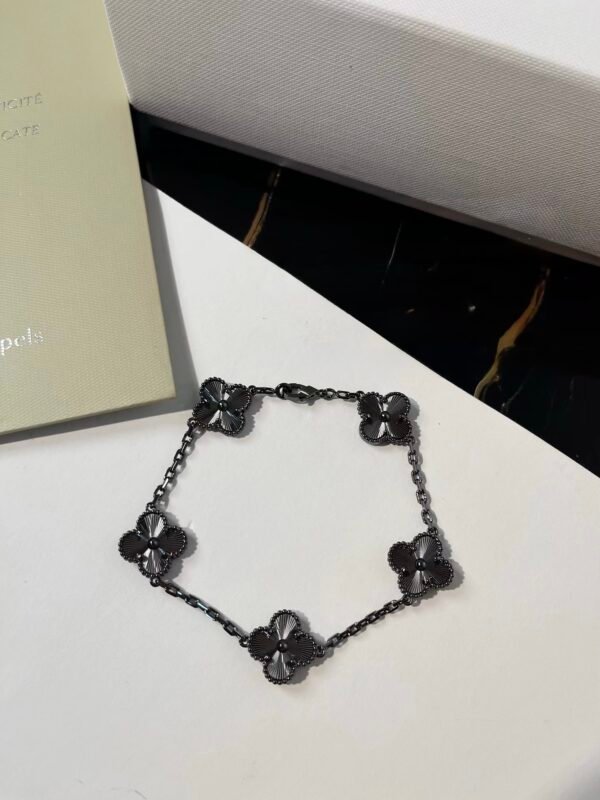 Van Cleef & Arpels. Vintage Alhambra bracelet, 5 motifs