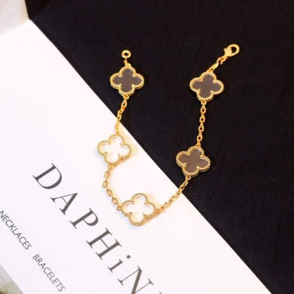 微信图片_20260118201730_478_4 Van Cleef & Arpels. Vintage Alhambra bracelet, 5 motifs