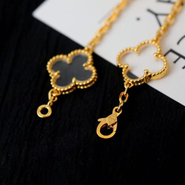 微信图片_20260118201742_482_4 Van Cleef & Arpels. Vintage Alhambra bracelet, 5 motifs