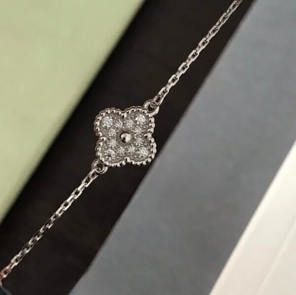 Van Cleef & Arpels. Sweet Alhambra bracelet