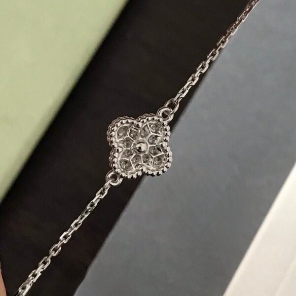 Van Cleef & Arpels. Sweet Alhambra bracelet