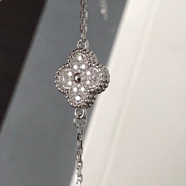 Van Cleef & Arpels. Sweet Alhambra bracelet