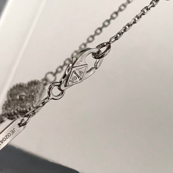 Van Cleef & Arpels. Sweet Alhambra bracelet