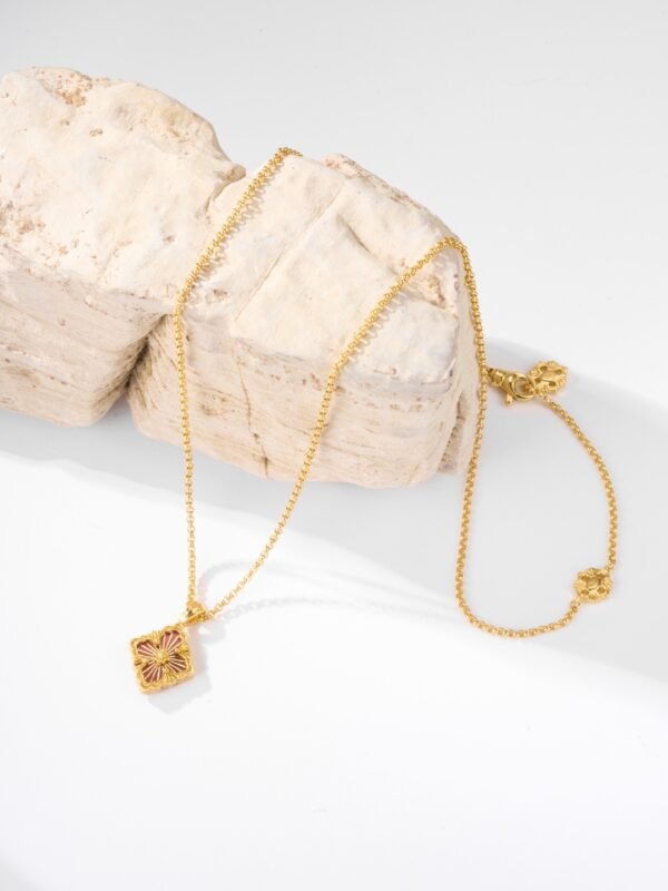 BUCCELLATI. OPERA TULLE PENDANT IN YELLOW GOLD WITH RED ENAMEL